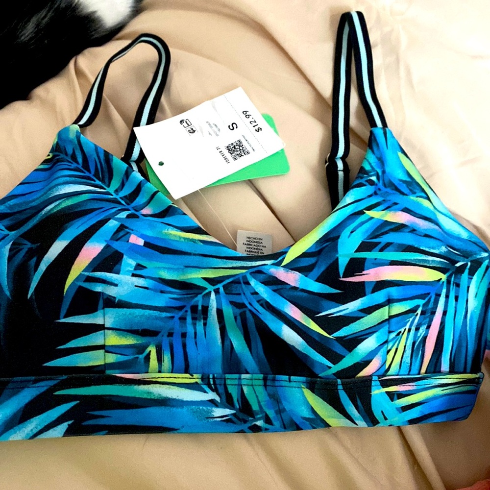 Sports bra. New . Forever 21. small.